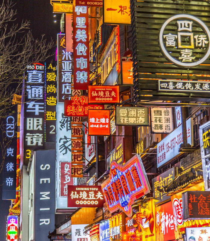 发光字制作工艺对比：LED vs 树脂 vs 亚克力